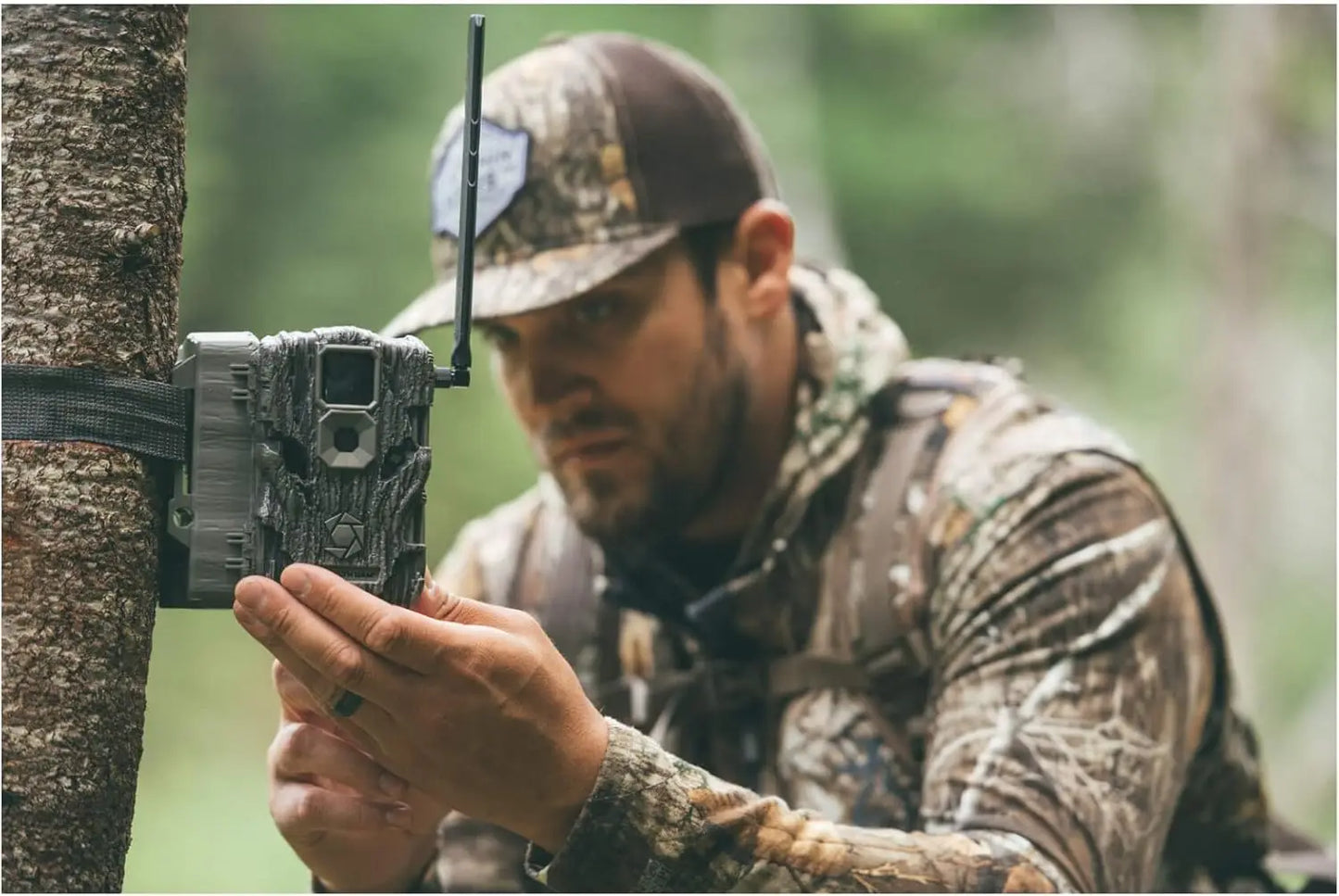 Trail Camera (Verizon, 4-Pack) Bundle with 32GB SD Card (4-Pack) and Card Reader